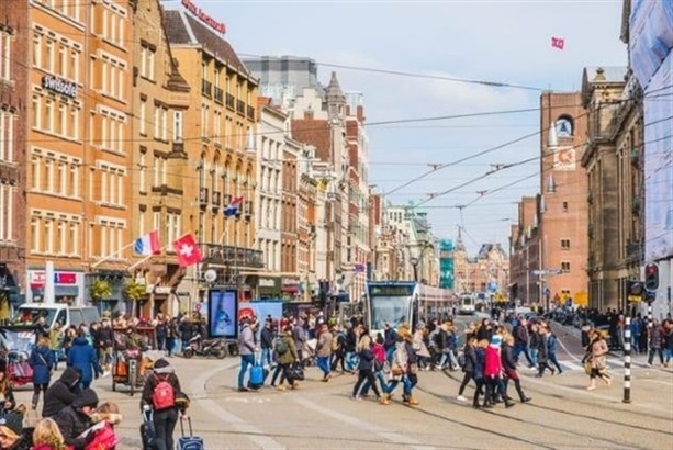 Ошибка муниципального совета Амстердама с выплатой жилищных пособий в размере 188 миллионов евро