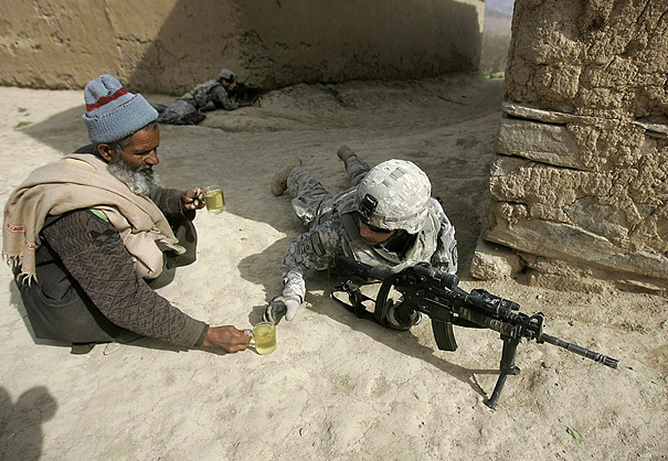 афганец помог солдату